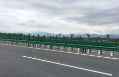 成都波形护栏生产厂家，波形护栏加工方式 
